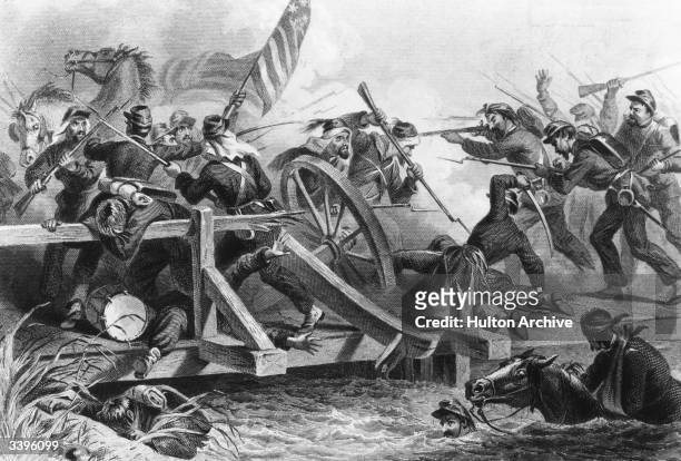 Violent exchange between the Yankees and Confederates at the First Battle of Manassas during the American Civil War. Original Artwork: Engraving by...