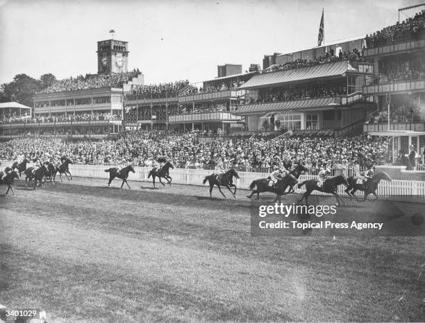 The finish of the Royal Hunt Cup with Guinea Gap winning from Voltus and Rosecrag at Ascot.