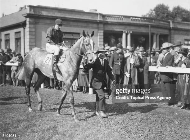 Racehorse 'Mumtaz Mahal' at Doncaster races with George Hulme up.