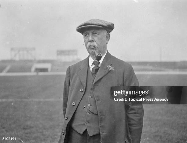 Millwall FC manager G Saunders.