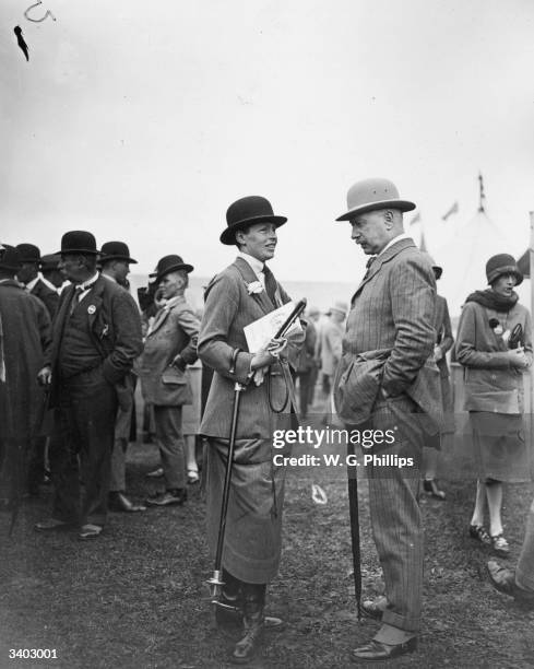 Foxhound Show at Peterborough, Mrs Barbara Miller and Col Mosele Leigh.