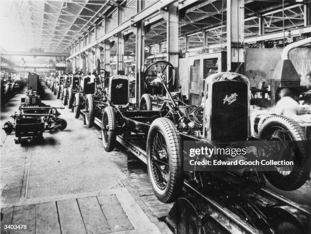 Austin Rover Assembly Line 2,252 1920s Factory Stock Photos, High-Res Pictures, and Images - Getty ...