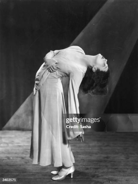 Vienna born dancer and actress Tilly Losch performing in 'Wake Up And Dream' at the London Pavilion.