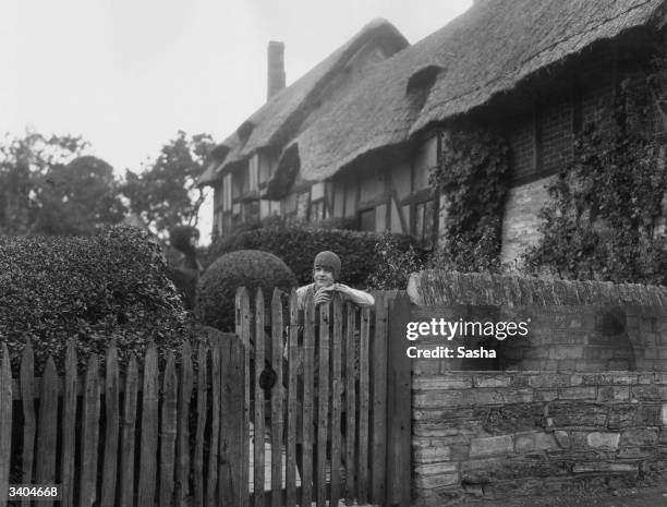 Edna Peters, the 'Typical American Girl', outside Anne Hathaway's cottage in Stratford-On-Avon.