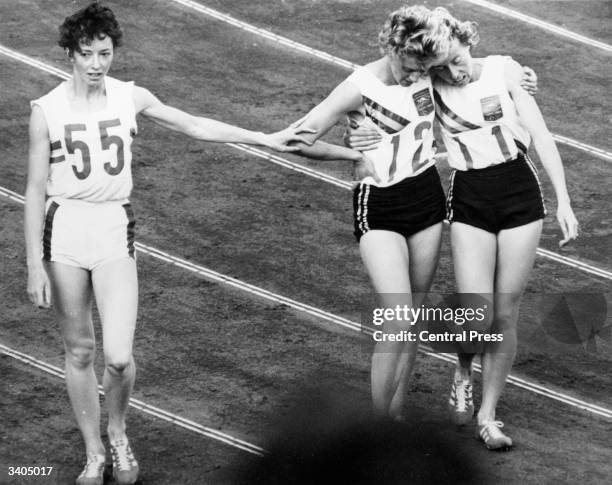 Ann Packer silver medallist acknowledges defeat at the hands of Betty Cuthbert , winner of the 400 metres at the Tokyo Olympic Games. Bronze...