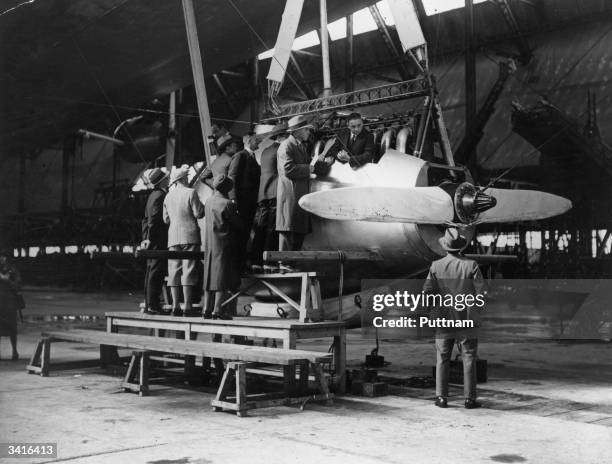 Blimp R101 61 Royal Airship Works Stock Photos, High-Res Pictures, and Images ...