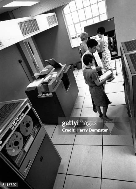 109 Mainframe Computer Rooms Stock Photos, High-Res Pictures, and ...
