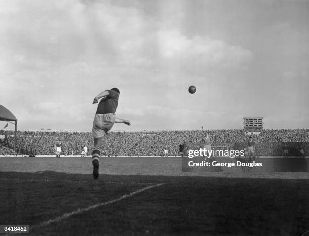 Middlesbrough's Italian-born Scottish goalkeeper, Rolando Ugolini, hefts the ball up field from a goal kick, as Chelsea play Middlesbrough. Original...