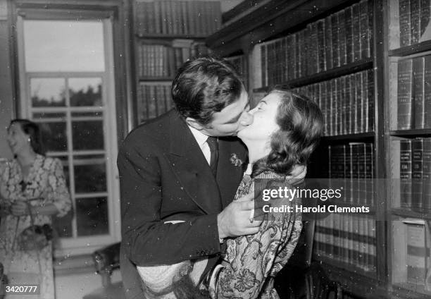 English actor Robert Newton kissing his wife, Nathalie Newhouse.