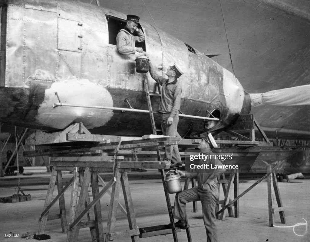 Zeppelin R 38 Handing up petrol cans in preparation for the flight of airship R 38 ...