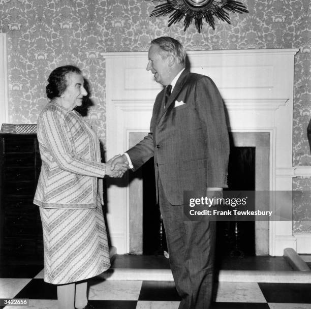 The two prime ministers, Golda Meir and Edward Heath meet.