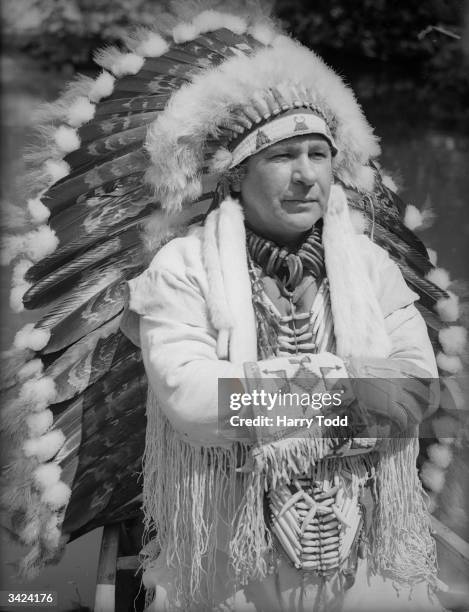 Native American Chief Os-ke-non-ton wearing his traditional headdress in London, on his annual trip to England to play the Medicine Man in 'Haiwatha'...