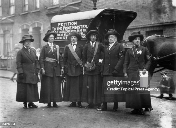 Suffragettes in Finchley after they have walked from Edinburgh to London to deliver a petition to the prime minister. Behind them is a horse-drawn...