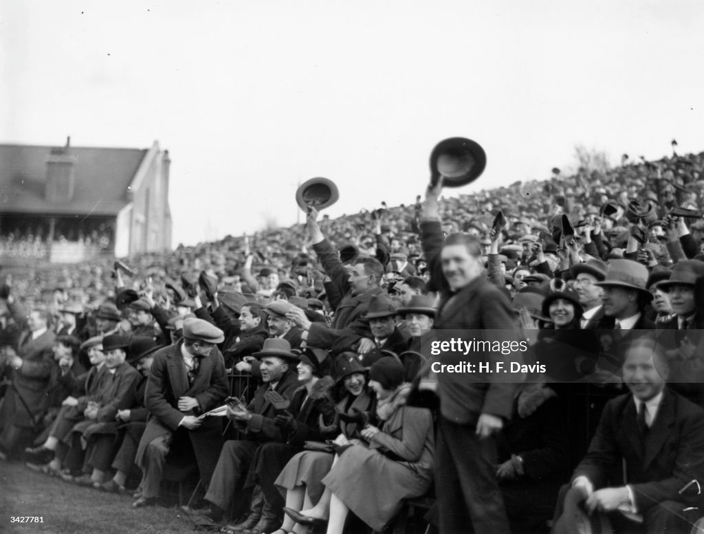 Cup Crowd