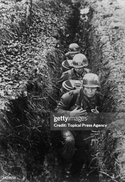 618 World War 2 Trenches Stock Photos High Res Pictures And Images 618-world-war-2-trenches-stock-photos-high-res-pictures-and-images