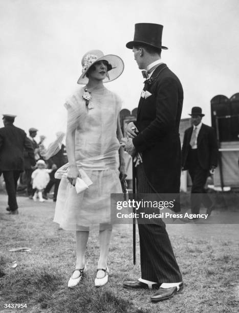 Fashionable guests at Ascot.