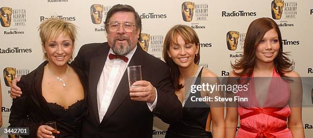 Actor Ricky Tomlinson pose with the Coronation Street team after winning the award for Best Continuing Drama in the pressroom following the "The...