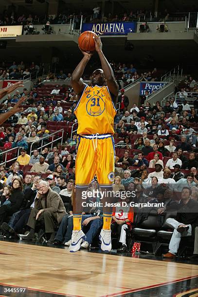 Adonal Foyle of the Golden State Warriors shoots a jumper during the game against the Philadelphia 76ers at the Wachovia Center on March 30, 2004 in...