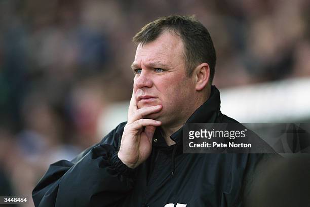 Boston United manager Steve Evans looks on during the Nationwide League Division Three match between Northampton Town and Boston United held on March...