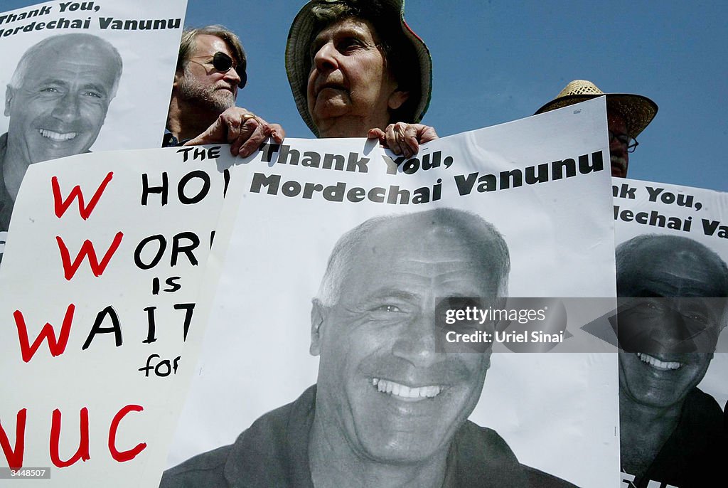 Supporters Of Mordechai Vanunu Await His Release