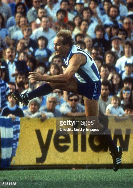 1980s: Malcolm Blight of the North Melbourne Kangaroos in action during a VFL match held at the Melbourne Cricket Ground 1980s, in Melbourne,...