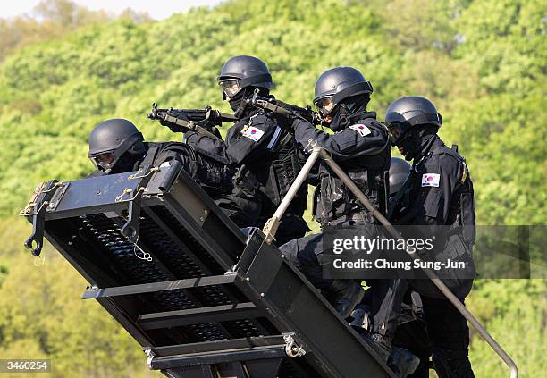 Members of the South Korean Special Weapons and Tactics unit take part in an anti-terrorism training April 23, 2004 in Seoul, South Korea. South...