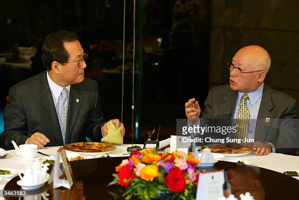 Lee Yoon-Gu , president of South Korean National Red Cross talks with South Korean Unification Minister Chung Se-Hyun at Plaza hotel on April 24 2004...