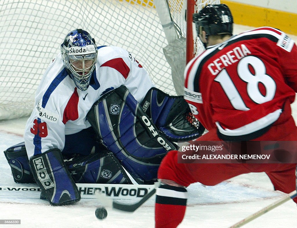 Swiss Luca Cereda (R) tries to score aga