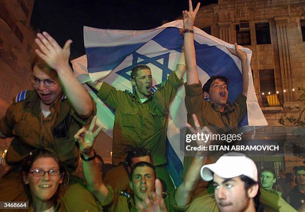 Israelis celebrate to mark Israel's Independence day in Jerusalem 26 April 2004. Israel commemorated the 56th anniversary of the founding of the...