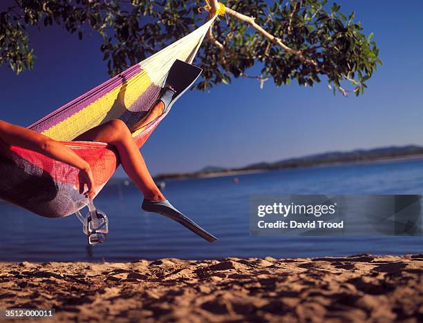 snorkeler relaxing in hammock - scuba mask 個照片及圖片檔
