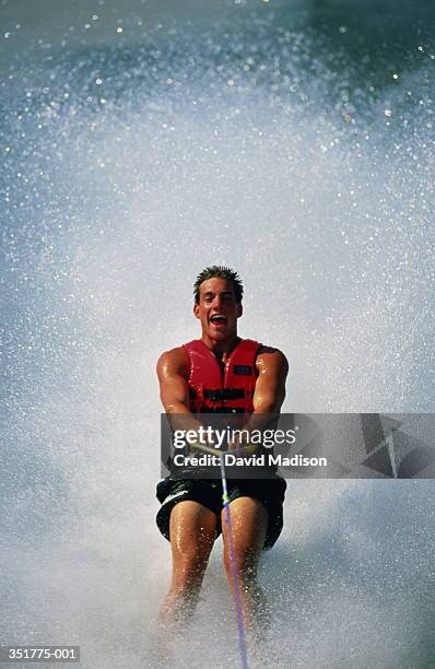 man water skiing - waterskiing stock pictures, royalty-free photos & images
