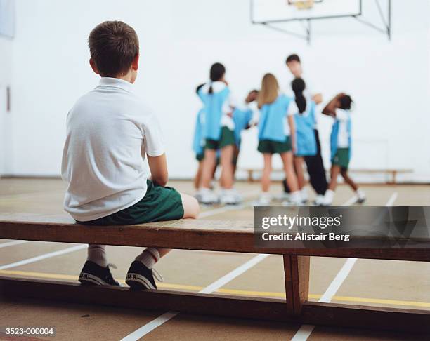 boy excluded from team - banco de jogadores fotografías e imágenes de stock