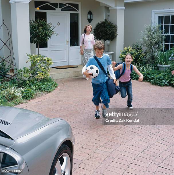 mother and children leaving - entry car stock pictures, royalty-free photos & images