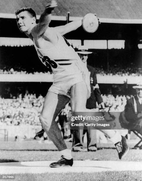 Picture taken 1956 of American legendary discus thrower Al Oerter in action during the Melbourne Olympic Games. Best discus thrower of all times, Al...