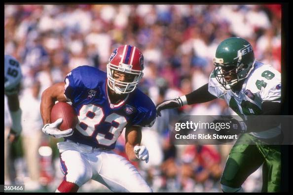 Andrew Reed Nfl Wide receiver Andre Reed of the Buffalo Bills runs with the ball ...