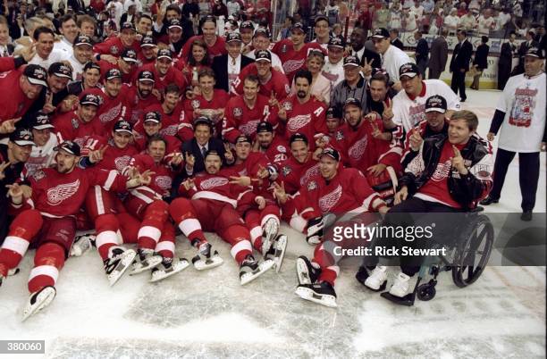 General view of the Detroit Red Wings posing for pictures during the Stanley Cup Finals game against the Washington Capitals at the MCI Center in...