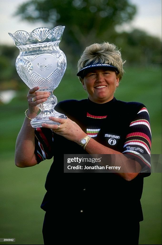Laura Davies displays her trophy following the LPGA Tour... News Photo ...