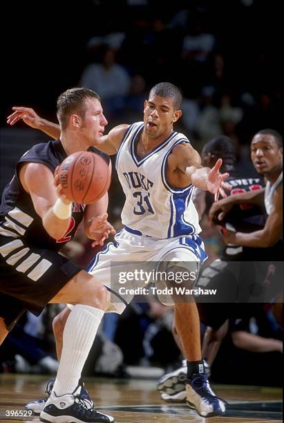 Forward Shane Battier of the Duke Blue Devils in action during the Carrs Great Alaska Shootout Game against the Cincinnati Bearcats at the Sullivan...