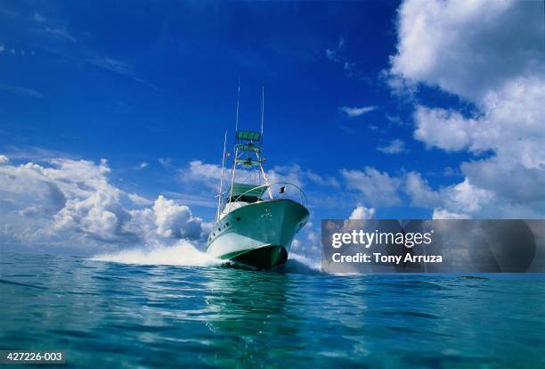 sport fishing boat, abacos, bahamas - abaco islands stockfoto's en -beelden