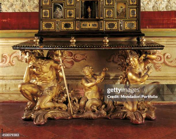 Console, wall table , by Michele Fanoli 18th Century, carved and gilded wood, 85 x 175 x 88 cm.