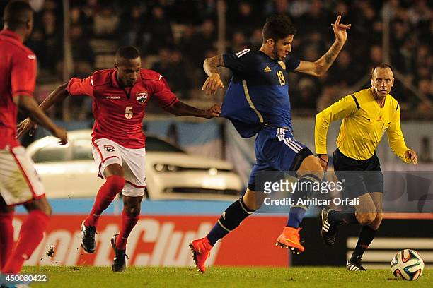 Ricardo Alvarez of Argentina conducts the ball during a FIFA friendly match between Argentina and Trinidad & Tobago at Monumental Antonio Vespucio...