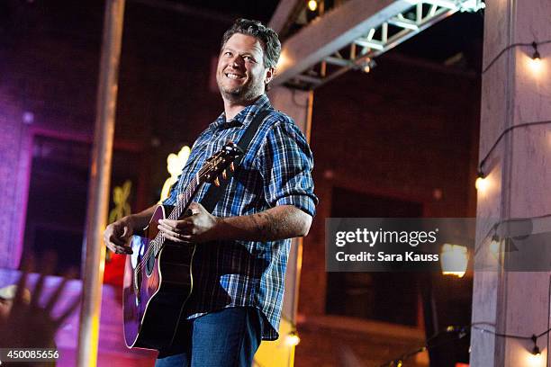 Blake Shelton performs during the 2014 CMT Music awards at the Bridgestone Arena on June 4, 2014 in Nashville, Tennessee.