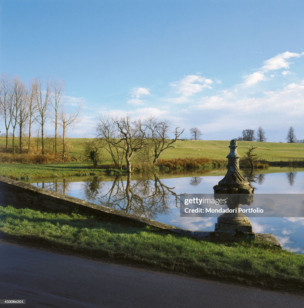 United Kingdom, Buckingham, Stowe Gardens. Detail. Veduta of the Stowe Gardens representing the pond, some trees and sculptural decorations. 