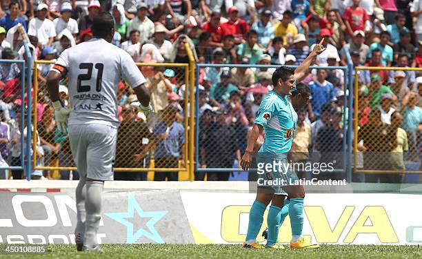 Irven Avila of Sporting Cristal celebrates a scored goal against Union Comercio during a match between Union Comercio and Sporting Cristal as part of...