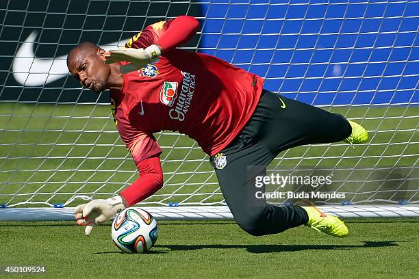 Goalkeeper Jefferson in action during a training session of the Brazilian national football team at the squad's Granja Comary training complex, in...