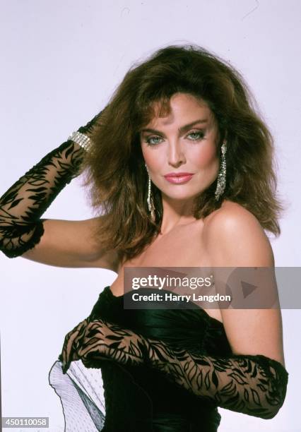 ActressTracy Scoggins poses for a portrait in 1985 in Los Angeles, California.