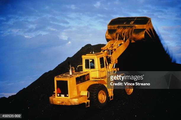 bulldozer off-loading coal - press night imagens e fotografias de stock