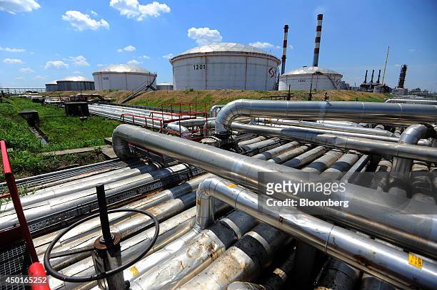 Pipes run through the oil and gas refinery operated by Naftna Industrija Srbije AD , a unit of OAO Gazprom Neft, in Pancevo, Serbia, on Thursday,...
