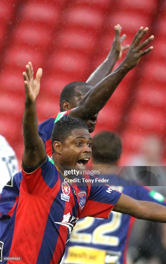 A-League Rd 6 - Newcastle Jets v Brisbane Roar