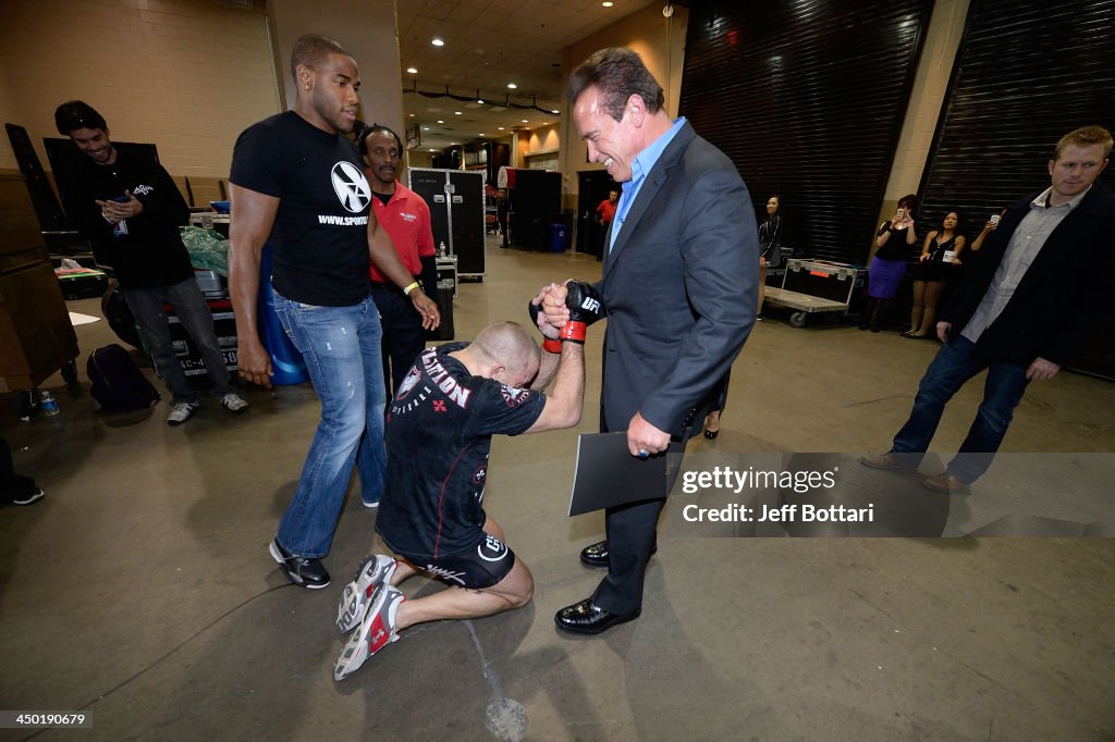 UFC 167: St-Pierre v Hendricks